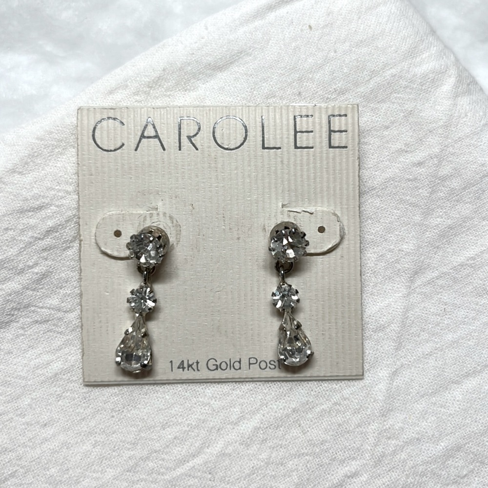 Brand new 14 kt Gold Post hanging earrings